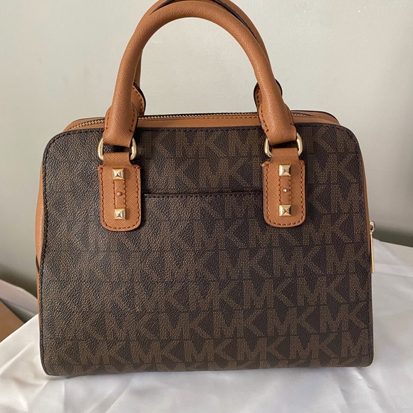 Michael Kors studded dome Satchel with matching wallet - Picture 3 of 9